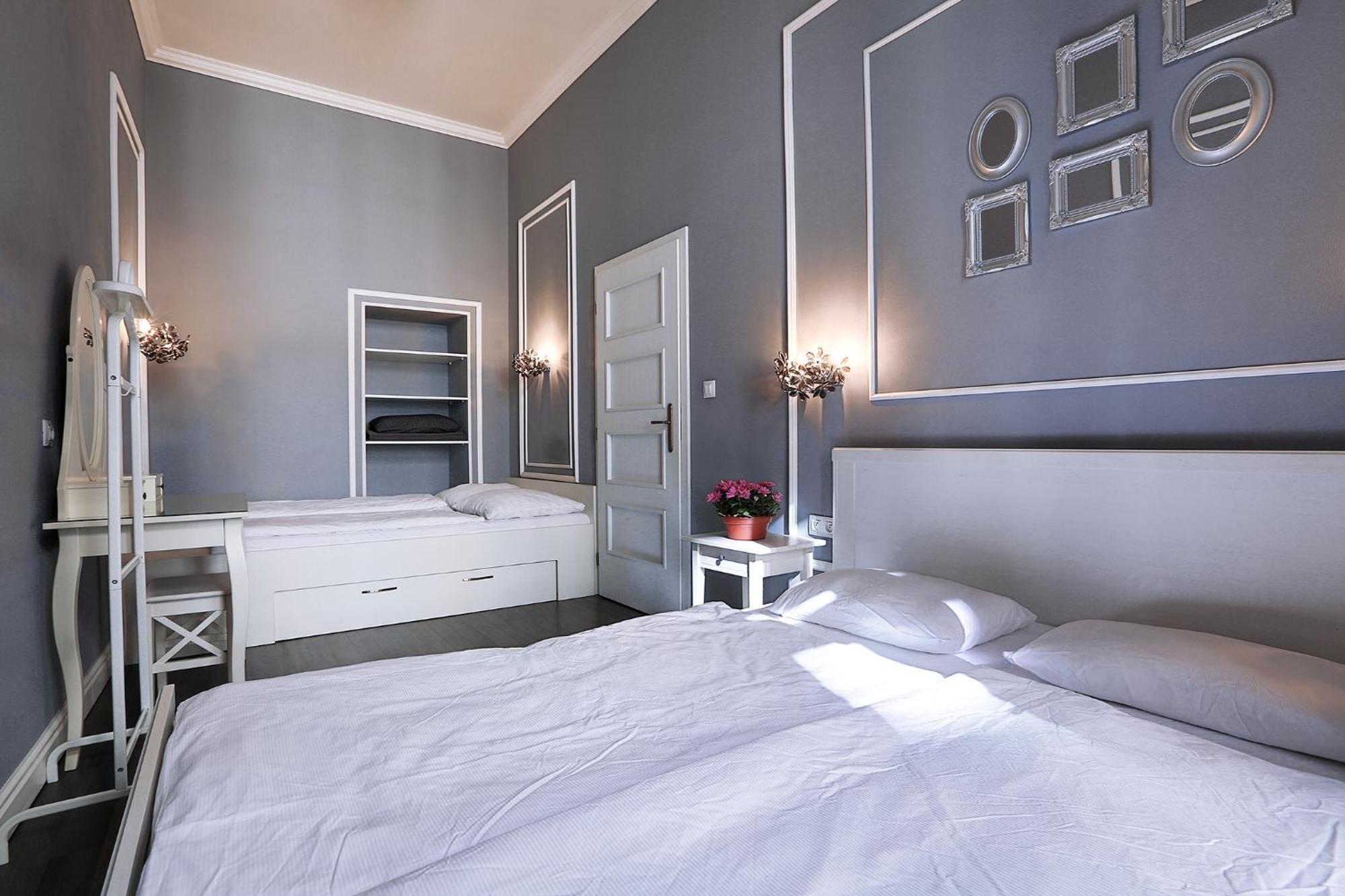 Two-Bedroom Haven In The Old Town Praga Zewnętrze zdjęcie